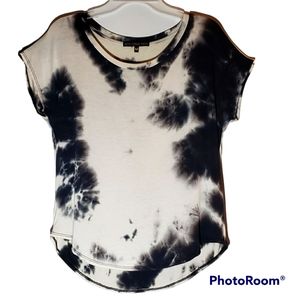 Elite Collection medium tie die short sleeve pullover top. 175